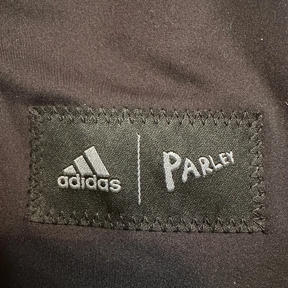 adidas sleek black